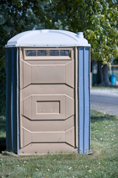 Best Portable restroom trailer rental  in Clinton, MO